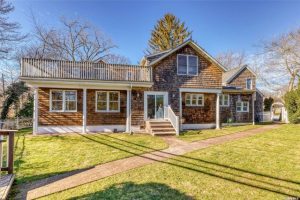 JUST LISTED: 10 Farmview Road, Flower Hill, NY 